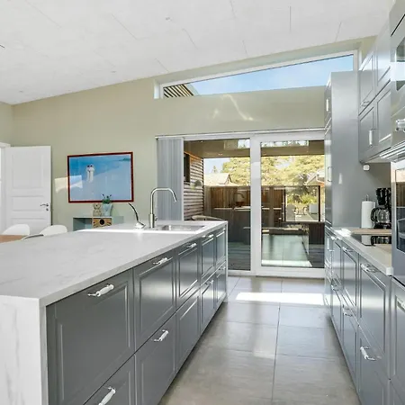 Front In With House Sea View * Hals